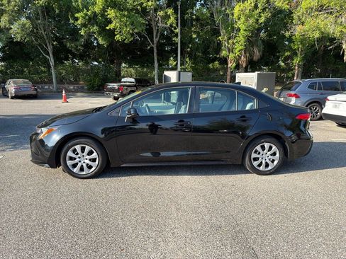 Used 2023 Toyota Corolla LE FWD image 2