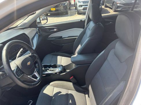 Used 2025 Chevrolet Trax LT w/ LT Convenience Package FWD image 22