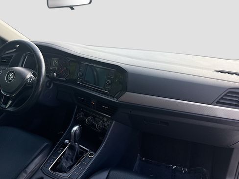 Used 2019 Volkswagen Jetta SE w/ Cold Weather Package FWD image 31