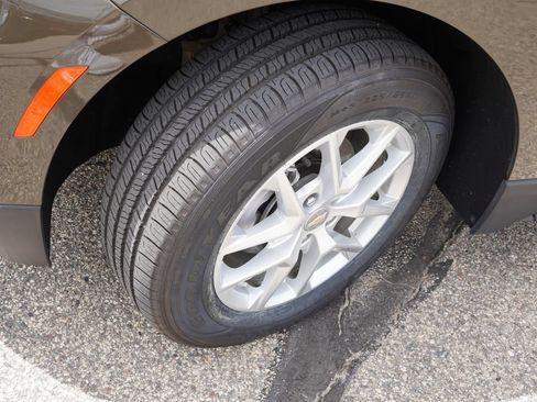 Certified 2023 Chevrolet Equinox LT AWD/4WD image 13