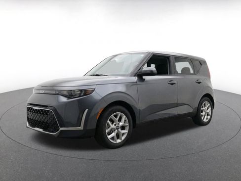 Used 2025 Kia Soul LX w/ LX Technology Package FWD image 3