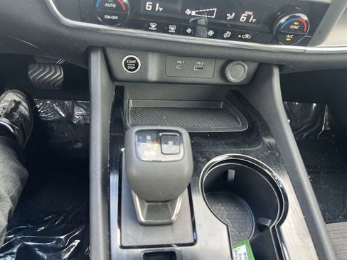 Used 2023 Nissan Rogue SV image 18