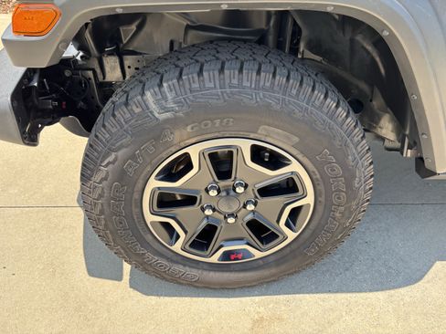 Used 2020 Jeep Gladiator Sport w/ Quick Order Package 23S AWD/4WD image 13
