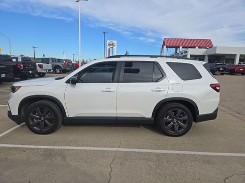 Used 2025 Honda Pilot Sport image 10