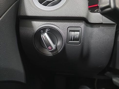 Used 2012 Volkswagen Tiguan S FWD image 22