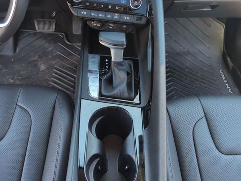 Used 2025 Hyundai Elantra Limited image 20