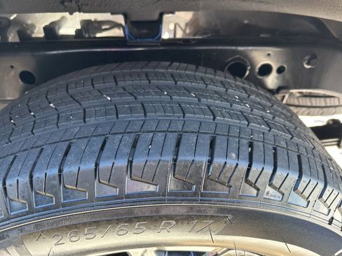 Used 2026 Nissan Frontier SV w/ All-Weather Content Package image 10