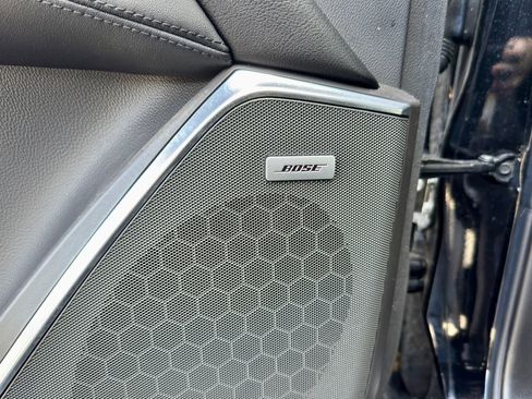 Used 2017 Cadillac Escalade Luxury image 11