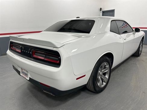 Used 2019 Dodge Challenger SXT image 3