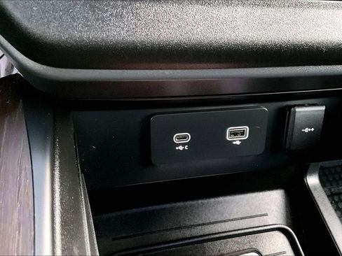 Used 2023 Land Rover Defender 110 X-Dynamic SE image 15