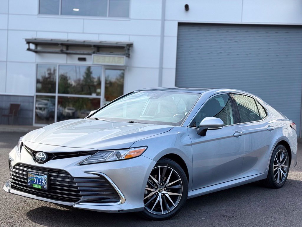 Used 2024 Toyota Camry XLE w/ Navigation Package AWD/4WD image 1