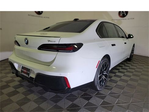 New 2025 BMW 740i xDrive w/ Premium Package image 4