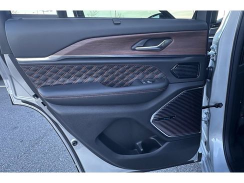 New 2025 Jeep Grand Cherokee Summit w/ Adv Protech Group IV image 31