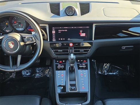 Certified 2024 Porsche Macan image 22