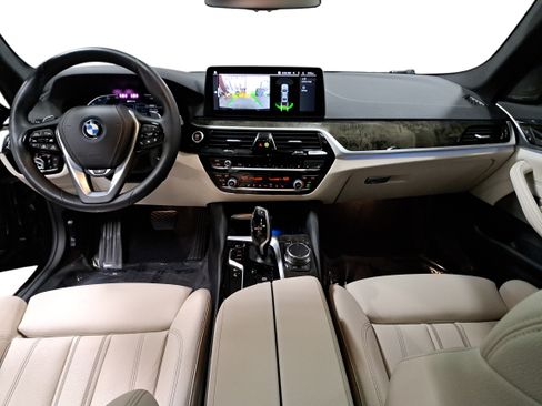 Used 2023 BMW 530e xDrive w/ Premium Package AWD/4WD image 9