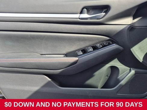 Used 2025 Nissan Altima 2.5 SR FWD image 11