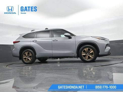 Used 2023 Toyota Highlander Bronze Edition AWD/4WD image 42