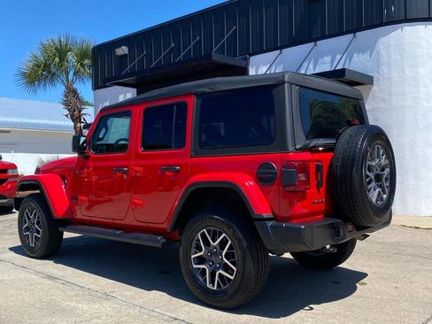Used 2025 Jeep Wrangler Unlimited Sahara AWD/4WD image 2
