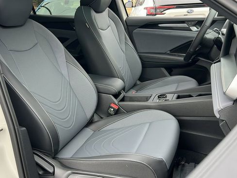 New 2026 Volkswagen Tiguan SE R-Line image 10