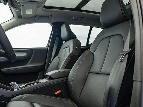 New 2026 Volvo XC40 B4 Plus w/ Climate Package image 19