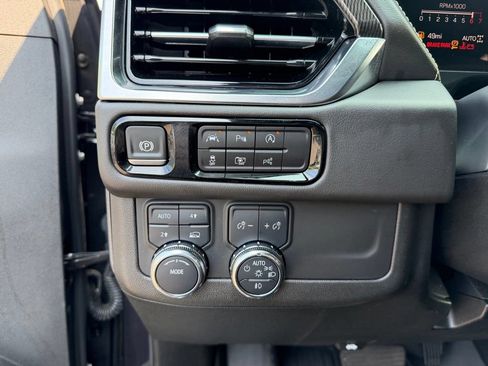 Used 2025 GMC Yukon Elevation AWD/4WD image 19