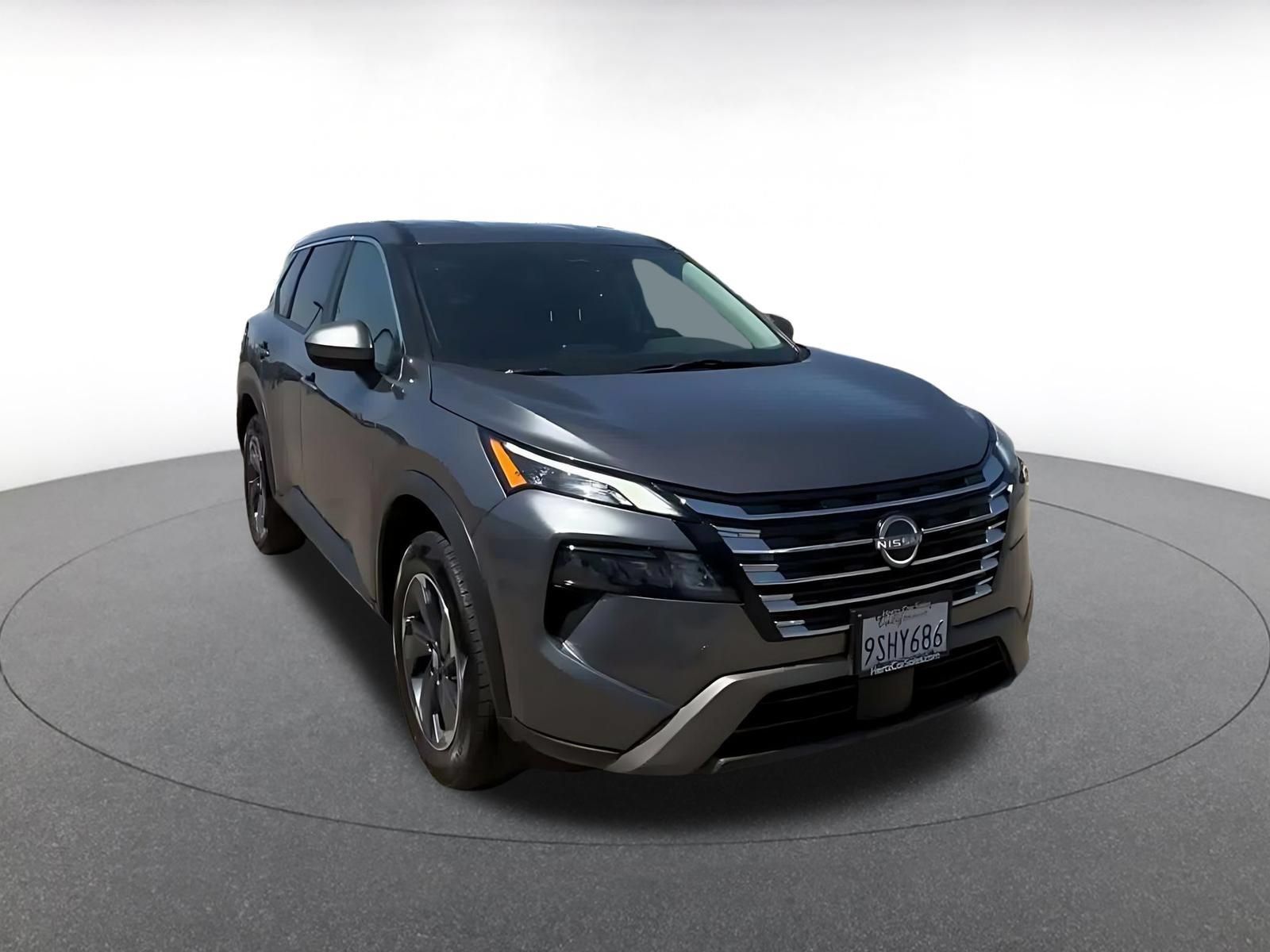 Used 2025 Nissan Rogue SV FWD image 3