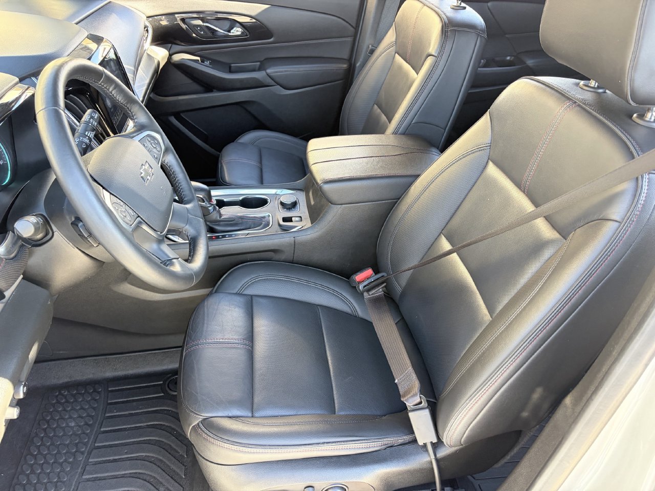 Used 2022 Chevrolet Traverse RS FWD image 19