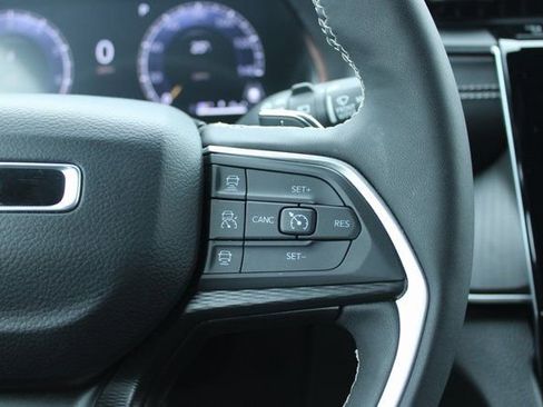 Used 2025 Jeep Grand Cherokee Laredo w/ Luxury Tech Group I image 25