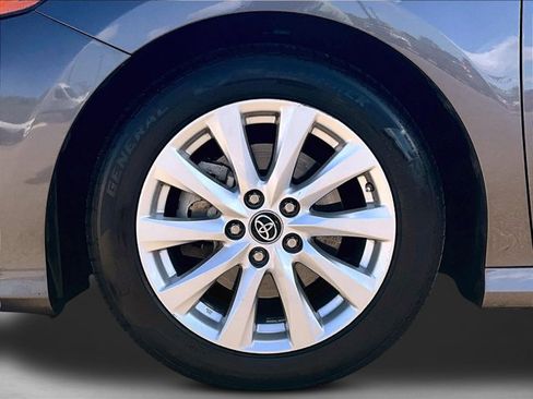Used 2019 Toyota Camry LE FWD image 10