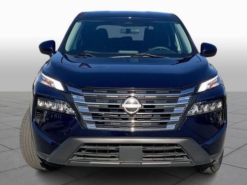 Used 2024 Nissan Rogue SV image 3