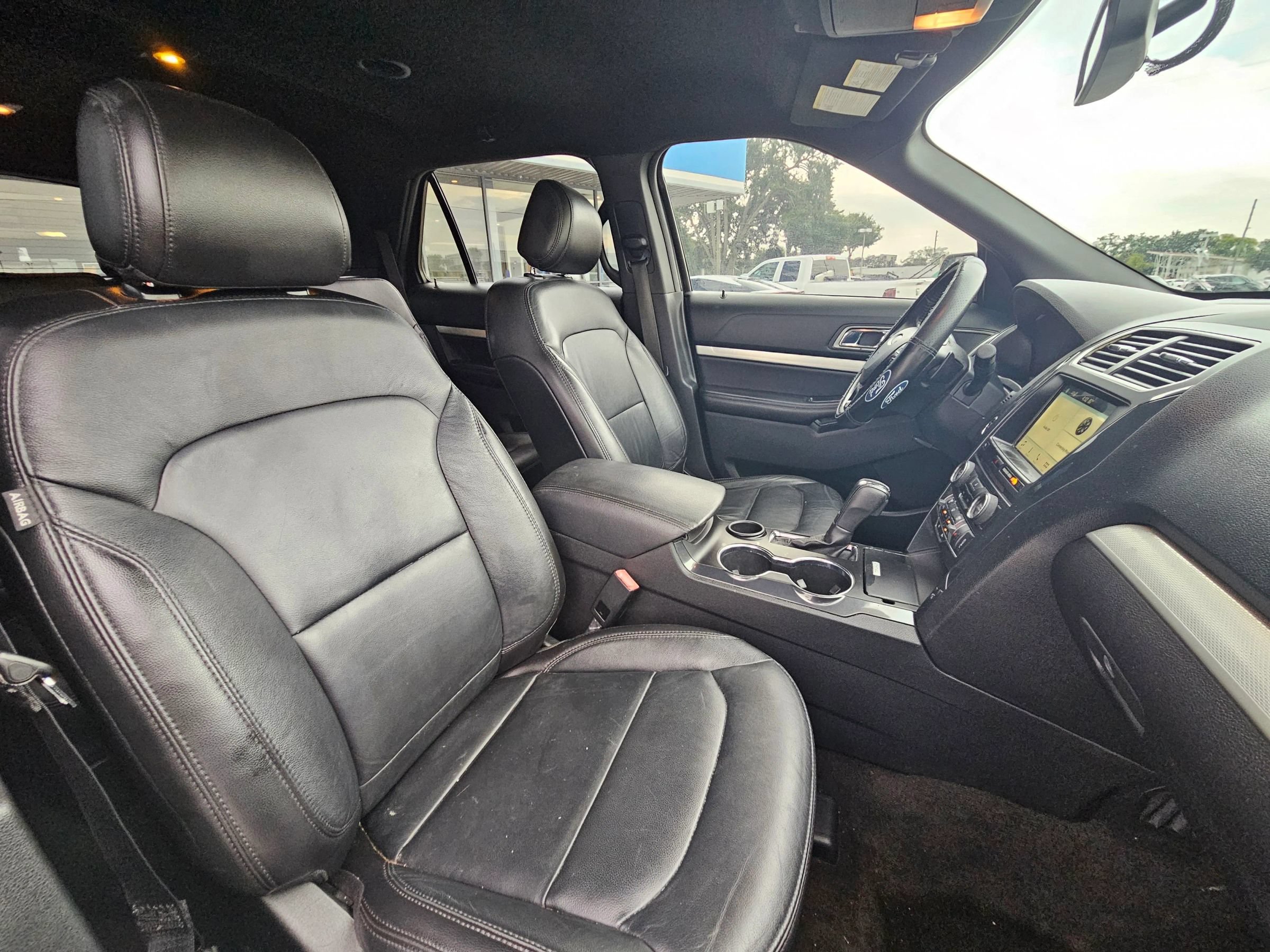Used 2017 Ford Explorer XLT w/ Equipment Group 202A FWD image 9