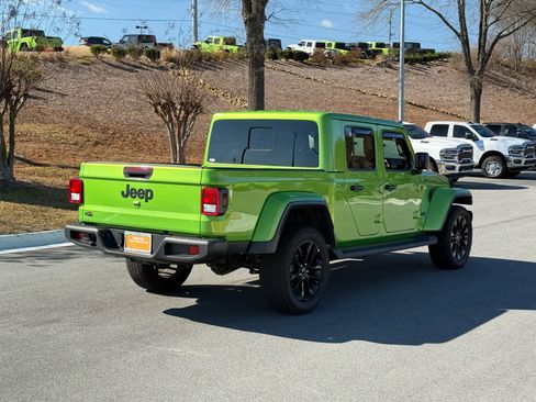 Used 2025 Jeep Gladiator Sport image 5