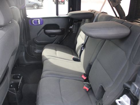 Used 2018 Jeep Wrangler Unlimited Sport S AWD/4WD image 7