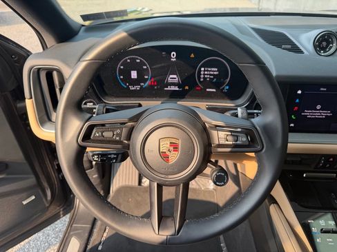Certified 2026 Porsche Cayenne AWD/4WD image 24