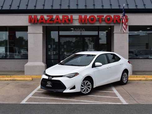 Used 2018 Toyota Corolla LE FWD image 2