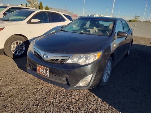 Used 2012 Toyota Camry XLE w/ Leather Pkg image 1