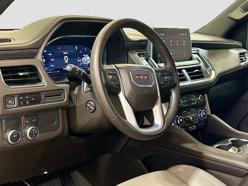 Used 2024 GMC Yukon SLT w/ SLT Luxury Package RWD image 7