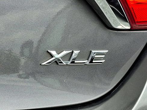 Used 2016 Toyota Camry XLE w/ Moonroof Package FWD image 11