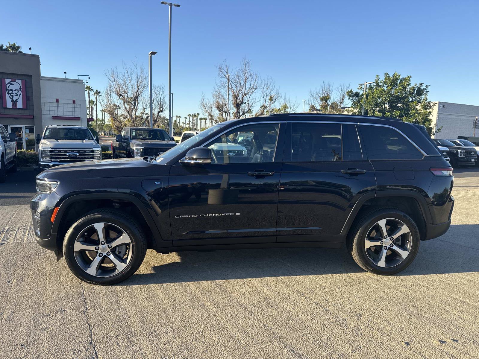 Used 2023 Jeep Grand Cherokee 4WD 4xe w/ Luxury Tech Group II image 3