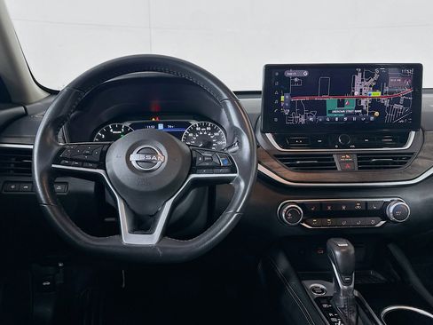 Used 2024 Nissan Altima 2.5 SV w/ SV Premium Package FWD image 18