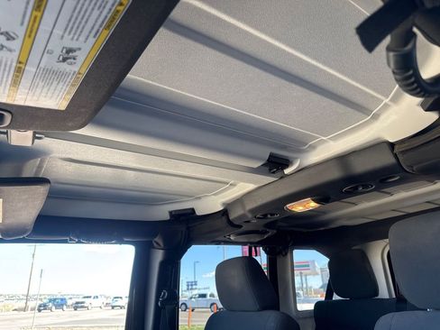 Used 2012 Jeep Wrangler Unlimited Rubicon w/ Connectivity Group image 35