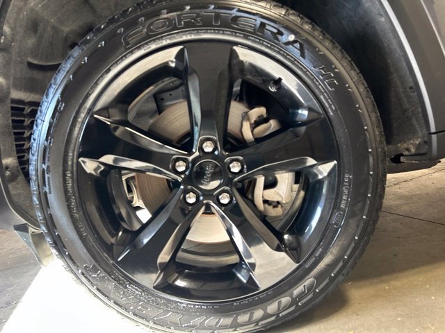 Used 2024 Jeep Grand Cherokee L Altitude AWD/4WD image 13