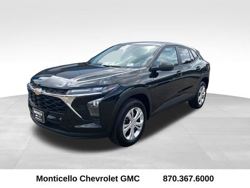 Used 2025 Chevrolet Trax LS image 7