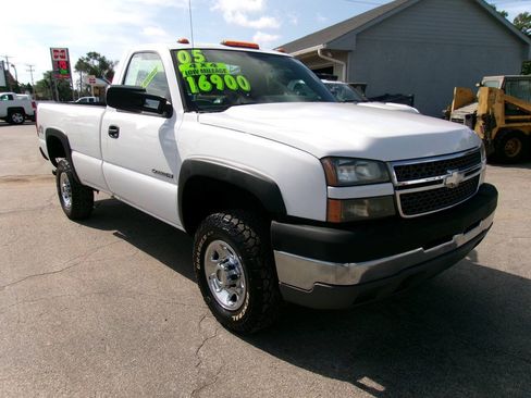 Used 2005 Chevrolet Silverado 2500 W/T AWD/4WD image 9