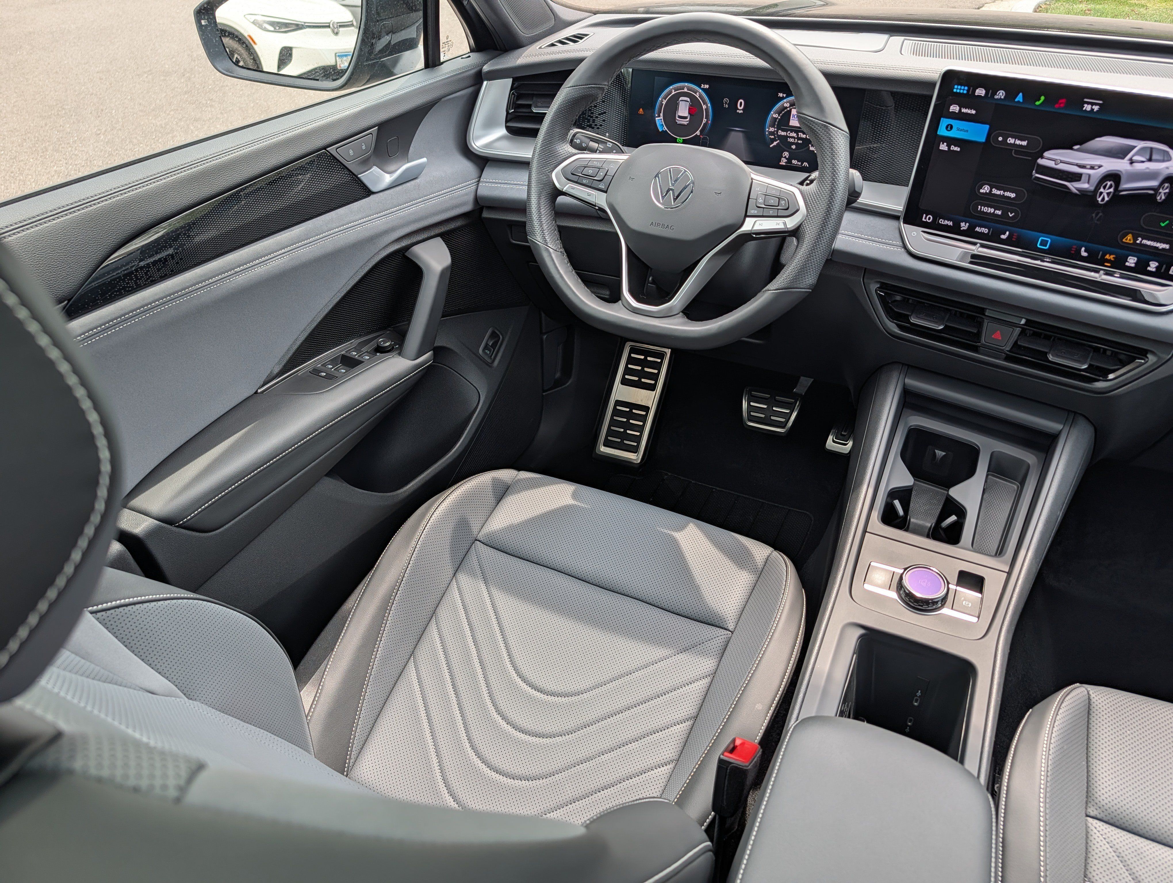 Certified 2025 Volkswagen Tiguan SE R-Line AWD/4WD image 9