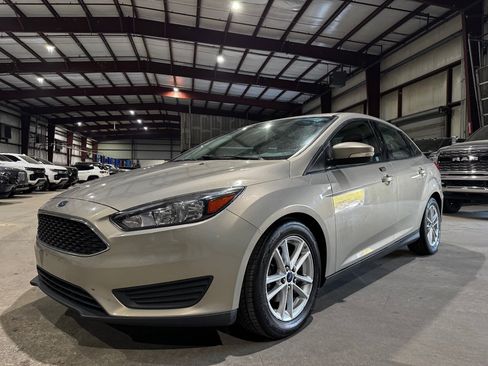 Used 2016 Ford Focus SE image 9