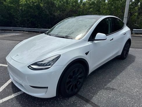 Used 2022 Tesla Model Y Long Range AWD/4WD image 1
