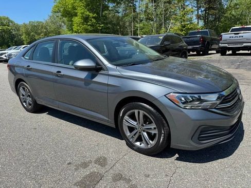 Used 2022 Volkswagen Jetta SE FWD image 3