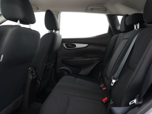 Used 2019 Nissan Rogue Sport S image 18