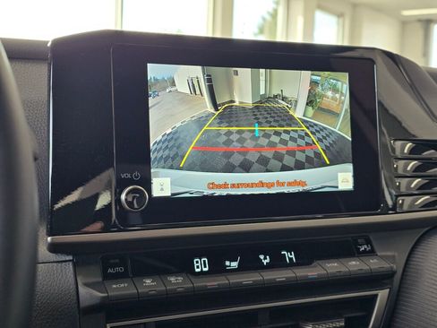 Used 2025 Toyota Camry SE image 33